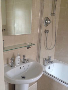 Bathroom at Hills Court Bed and Breakfast, Reynoldston, Gower