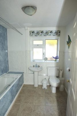 Puffin House ground floor bathroom