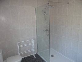 Upstairs bathroom at Sunnyside holiday cottage, Rhossili, Gower