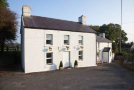 The Farmers Arms is a holiday property in Llanmadoc, Gower