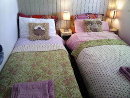Twin bedroom of Limetree Cottage Port Eynon self-catering Gower Peninsula
