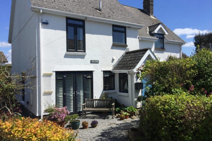 Dellside is a self-catering apartment at Port Eynon, Gower Peninsula