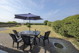 The front garden and driveway at Faircroft, Rhossili