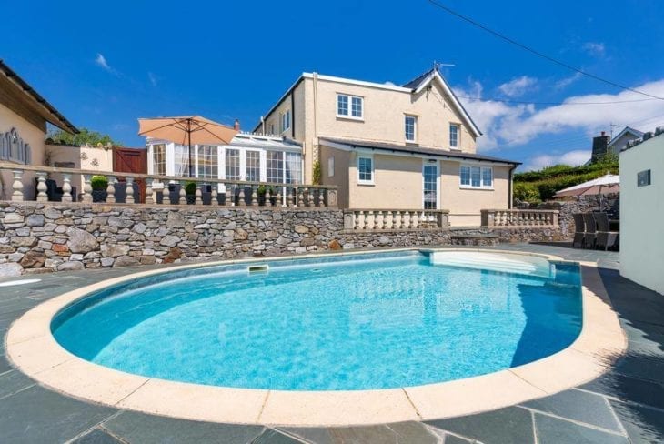 Windyridge Cottage with swimming pool
